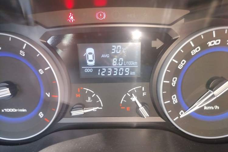 Used CHANGAN Alsvin V7 2015 1.6L Manual Enjoyment Model China IV Standard Odometer Close Up