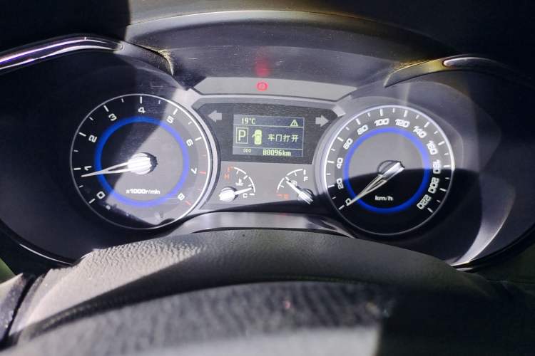 Used CHANGAN Alsvin V7 2015 1.6L Automatic Enjoyment Model China V Standard Odometer Close Up