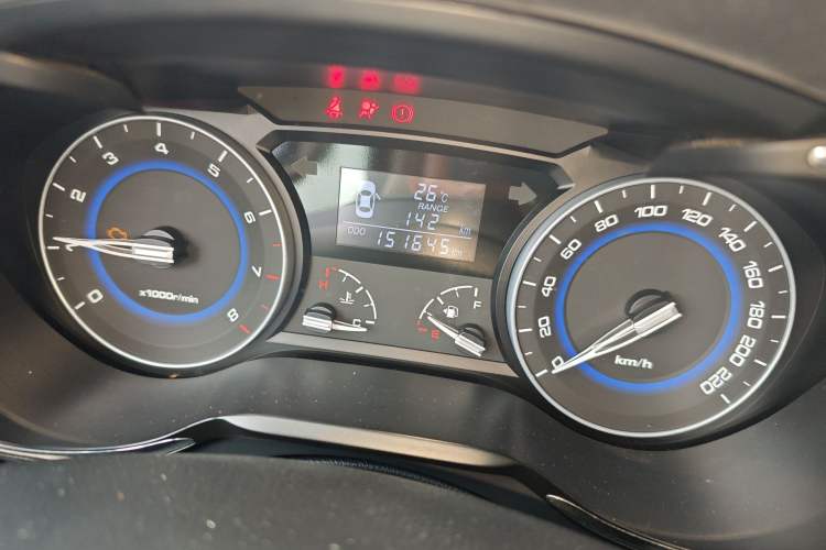 Used CHANGAN Alsvin V7 2015 1.6L Manual Fun Edition China V Standard Odometer Close Up