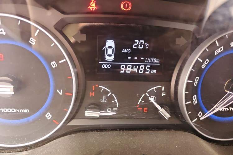 Used CHANGAN Alsvin V7 2015 1.6L Manual Joyful Edition China IV Odometer Close Up