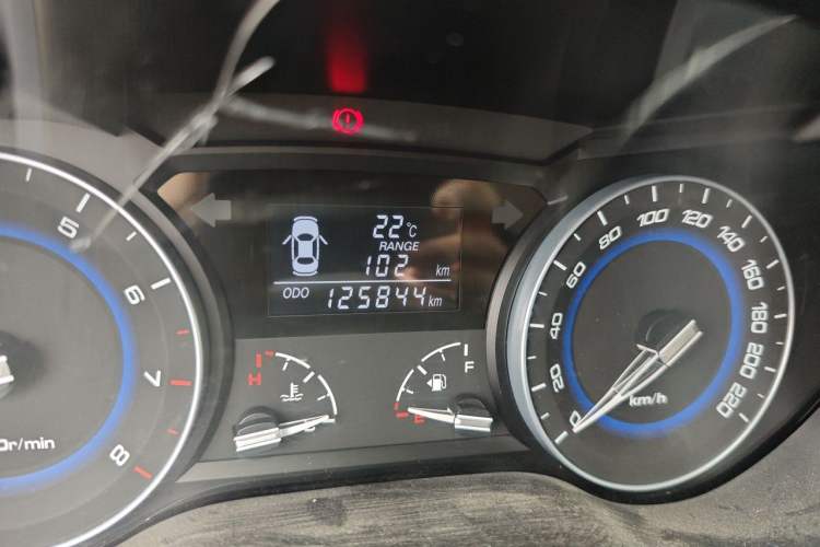 Used CHANGAN Alsvin V7 2015 1.6L Manual Joyride Model China IV Standard Odometer Close Up