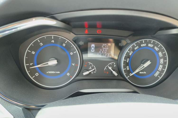 Used CHANGAN Alsvin V7 2015 1.6L Manual Enjoyment Model China IV Standard Odometer Close Up