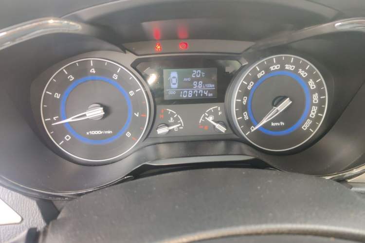 Used CHANGAN Alsvin V7 2015 1.6L Manual Enjoyment Model China IV Standard Odometer Close Up