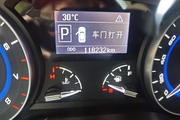 Used CHANGAN Alsvin V7 2015 1.6L Automatic Enjoyment Model China IV Standard Odometer Close Up