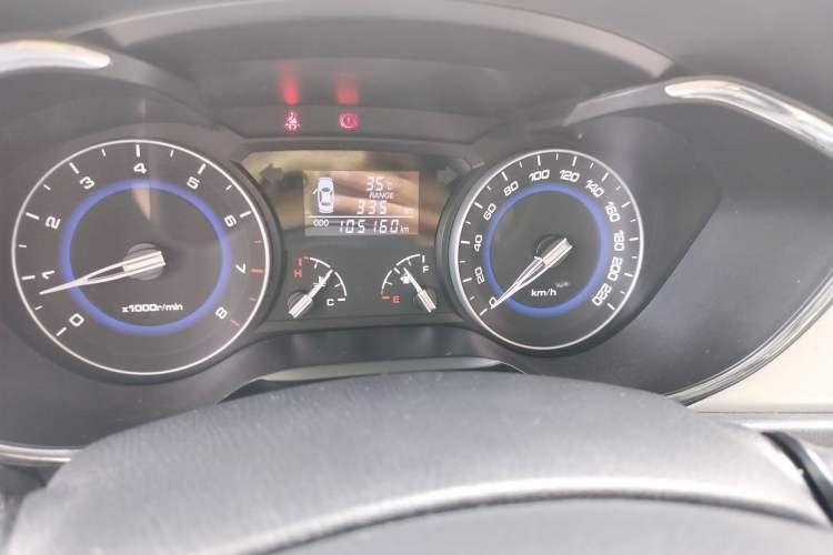 Used CHANGAN Alsvin V7 2015 1.6L Manual Enjoyment Model China IV Standard Odometer Close Up