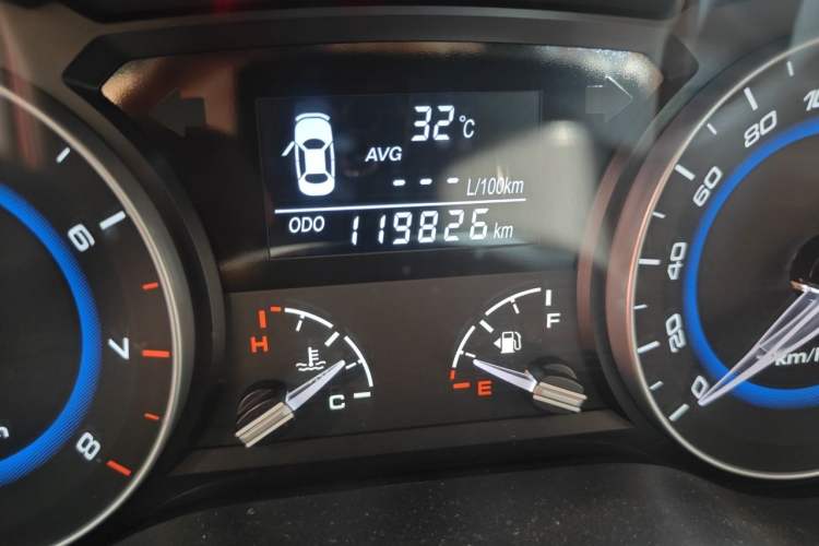 Used CHANGAN Alsvin V7 2015 1.6L Manual Fun Model China IV Standard Odometer Close Up