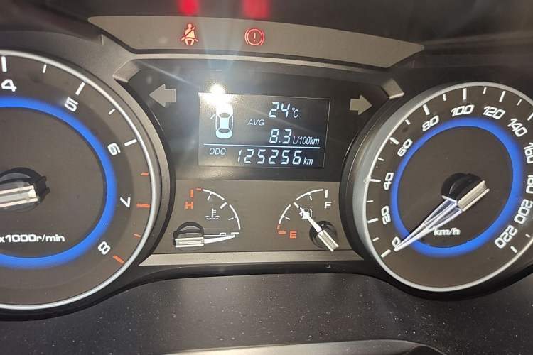 Used CHANGAN Alsvin V7 2015 1.6L Manual Enjoyment Model China V Standard Odometer Close Up
