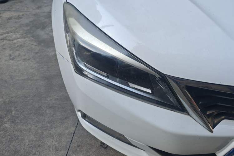 Used CHANGAN Alsvin V7 2015 1.6L Automatic Enjoyment Model China IV Standard Right Front Headlight