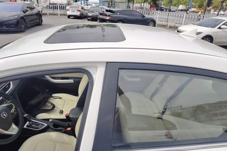 Used CHANGAN Alsvin V7 2015 1.6L Automatic Enjoyment Model China IV Standard Roof