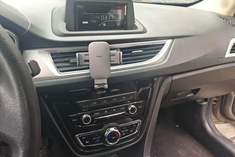 Used CHANGAN Alsvin V7 2015 1.6L Manual Joyride Model China IV Standard Audio And AC Panel