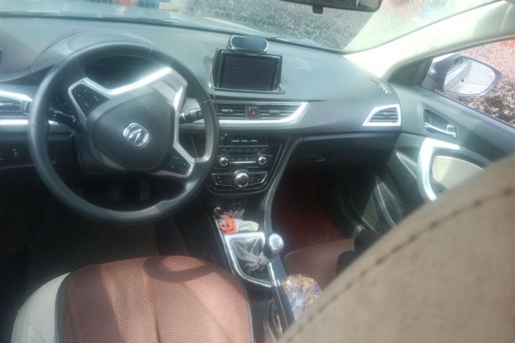 Used CHANGAN Alsvin V7 2015 1.6L Manual Enjoyment Model China IV Standard Center Console