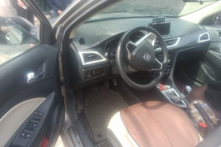 Used CHANGAN Alsvin V7 2015 1.6L Manual Enjoyment Model China IV Standard Driver Seat