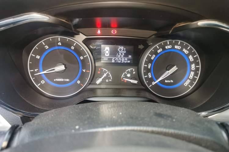 Used CHANGAN Alsvin V7 2015 1.6L Manual Enjoyment Model China IV Standard Odometer Close Up