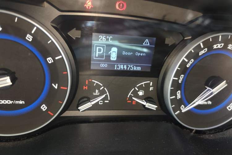 Used CHANGAN Alsvin V7 2015 1.6L Automatic Enjoyment Model China IV Standard Odometer Close Up