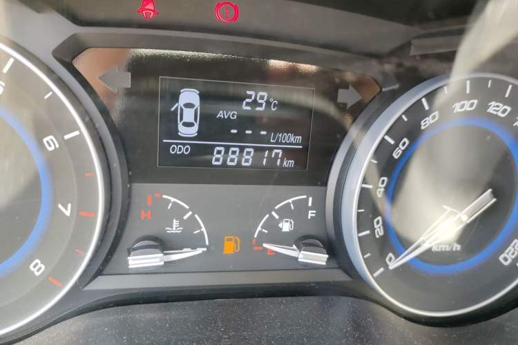 Used CHANGAN Alsvin V7 2015 1.6L Manual LeShang Edition China IV Odometer Close Up