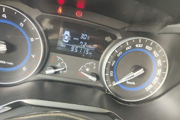 Used CHANGAN Alsvin V7 2015 1.6L Manual LeShang Edition China IV Odometer Close Up