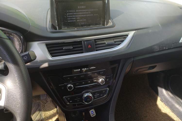 Used CHANGAN Alsvin V7 2016 1.6L Manual Enjoyment Model China IV Standard Audio And AC Panel