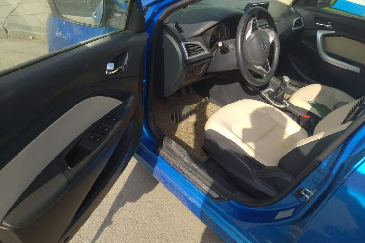 Used CHANGAN Alsvin V7 2016 1.6L Manual Enjoyment Model China IV Standard Driver Seat