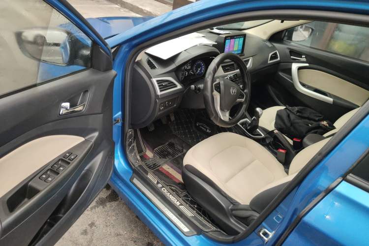 Used CHANGAN Alsvin V7 2016 1.6L Manual Joyride Model China V Standard Interior 3