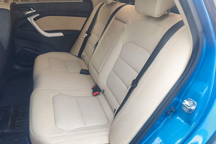 Used CHANGAN Alsvin V7 2016 1.6L Automatic Fun Model China V Standard Interior 4