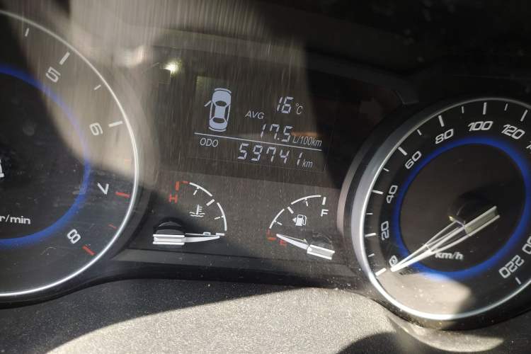 Used CHANGAN Alsvin V7 2016 1.6L Manual Enjoyment Model China IV Standard Odometer Close Up