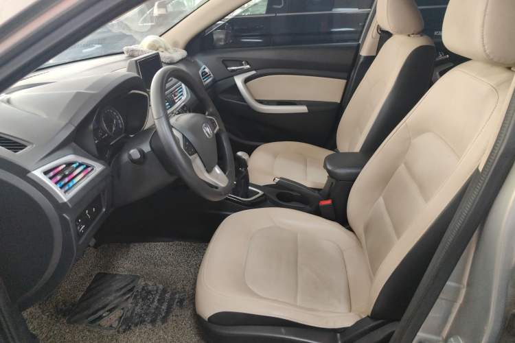 Used CHANGAN Alsvin V7 2016 1.6L Manual Enjoyment Model China V Standard Interior 3
