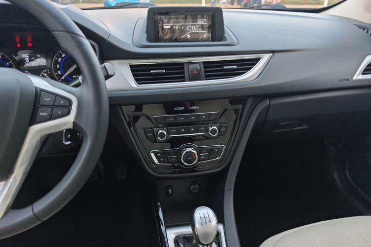 Used CHANGAN Alsvin V7 2016 1.6L Manual LeShang Model China V Standard Audio And AC Panel