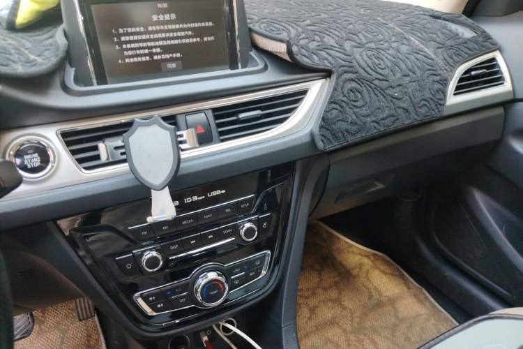 Used CHANGAN Alsvin V7 2016 1.6L Automatic Enjoyment Model China V Standard Audio And AC Panel