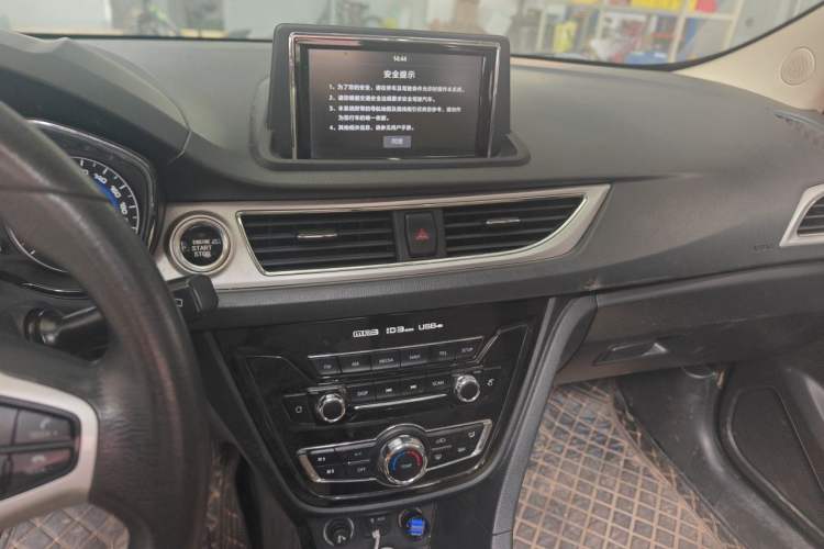 Used CHANGAN Alsvin V7 2016 1.6L Automatic Enjoyment Model China IV Standard Audio And AC Panel