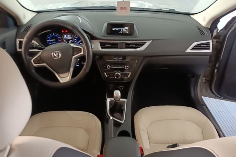 Used CHANGAN Alsvin V7 2016 1.6L Manual LeShang Model China V Standard Center Console