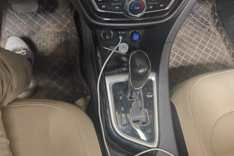 Used CHANGAN Alsvin V7 2016 1.6L Automatic Enjoyment Model China IV Standard Gear Lever