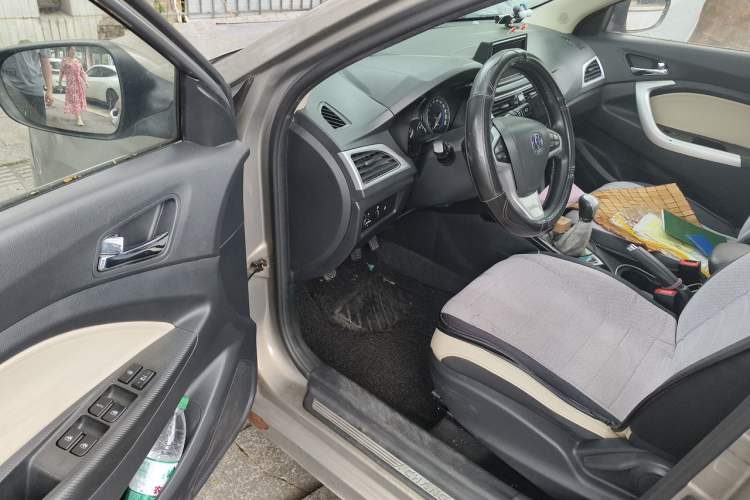 Used CHANGAN Alsvin V7 2016 1.6L Manual Enjoyment Model China IV Standard Driver Seat