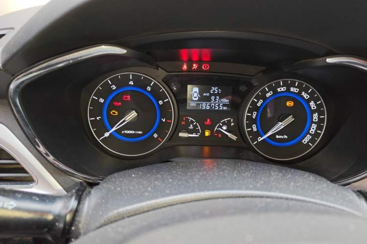 Used CHANGAN Alsvin V7 2016 1.6L Manual LeShang Model China V Standard Odometer Close Up
