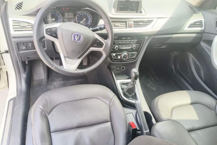Used CHANGAN Alsvin V7 2016 1.0T Manual Jingchi Elite Model Center Console