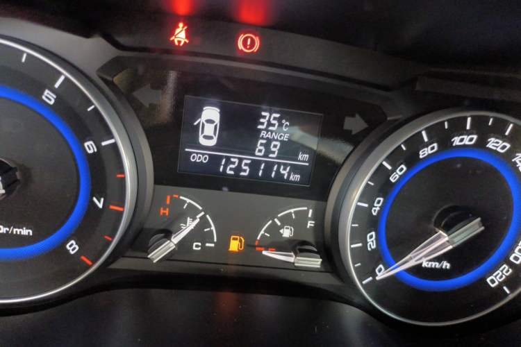 Used CHANGAN Alsvin V7 2016 1.6L Manual LeShang Model China IV Standard Odometer Close Up