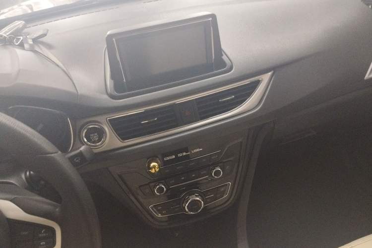 Used CHANGAN Alsvin V7 2016 1.6L Automatic Enjoyment Model China IV Standard Audio And AC Panel