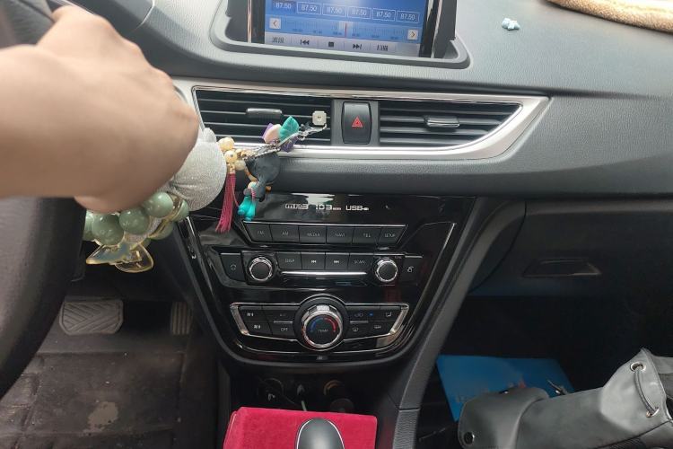 Used CHANGAN Alsvin V7 2016 1.6L Automatic Enjoyment Model China V Standard Audio And AC Panel