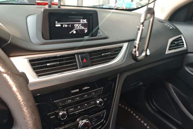 Used CHANGAN Alsvin V7 2016 1.6L Manual LeShang Model China V Standard Audio And AC Panel