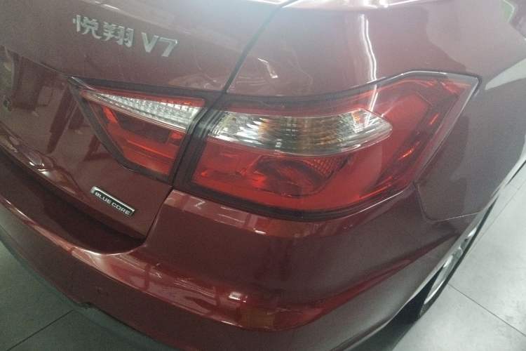 Used CHANGAN Alsvin V7 2016 1.6L Automatic Enjoyment Model China IV Standard Exterior 3