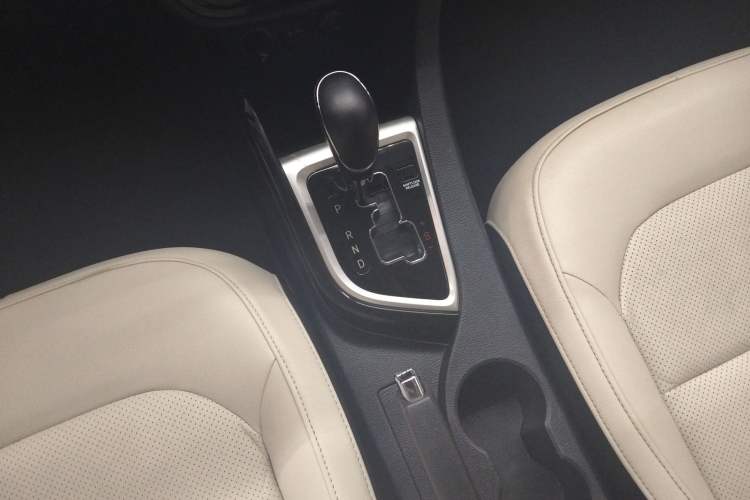 Used CHANGAN Alsvin V7 2016 1.6L Automatic Enjoyment Model China IV Standard Gear Lever
