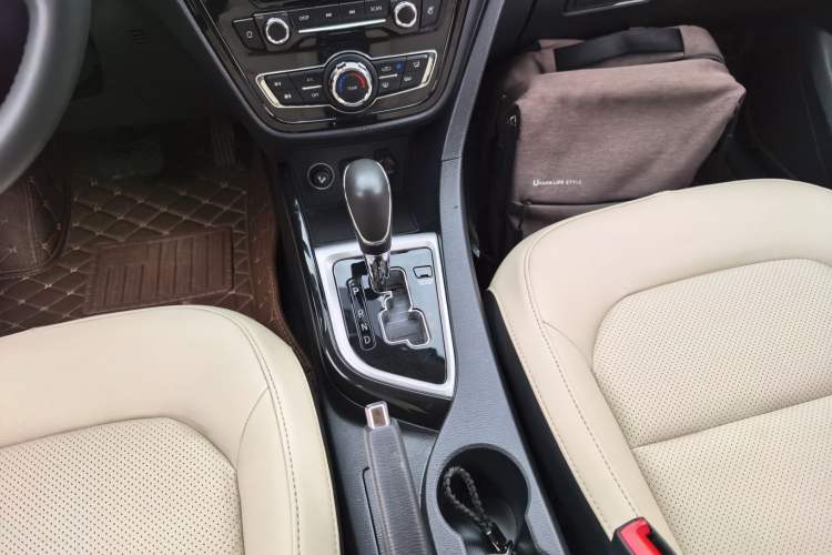 Used CHANGAN Alsvin V7 2016 1.6L Automatic Fun Model China V Standard Gear Lever