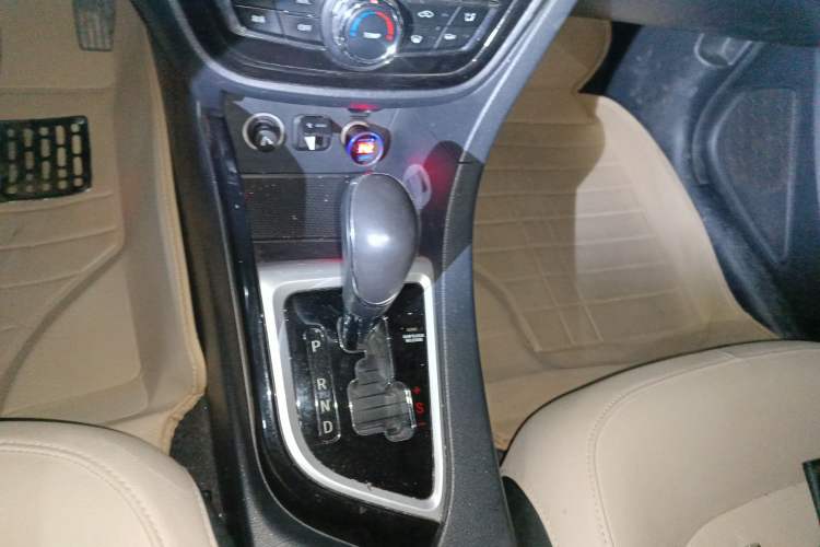 Used CHANGAN Alsvin V7 2016 1.6L Automatic Enjoyment Model China V Standard Gear Lever