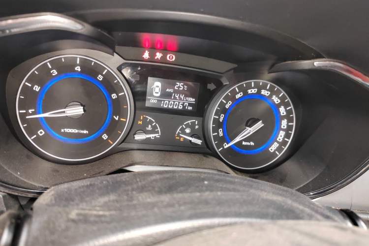 Used CHANGAN Alsvin V7 2016 1.6L Manual Fun Edition China V Standard Odometer Close Up