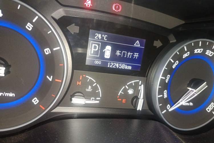 Used CHANGAN Alsvin V7 2016 1.6L Automatic Enjoyment Model China IV Standard Odometer Close Up