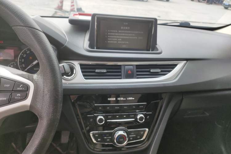 Used CHANGAN Alsvin V7 2016 1.6L Automatic Enjoyment Model China V Standard Audio And AC Panel