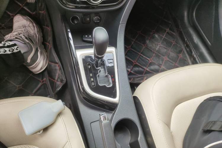 Used CHANGAN Alsvin V7 2016 1.6L Automatic Enjoyment Model China V Standard Gear Lever