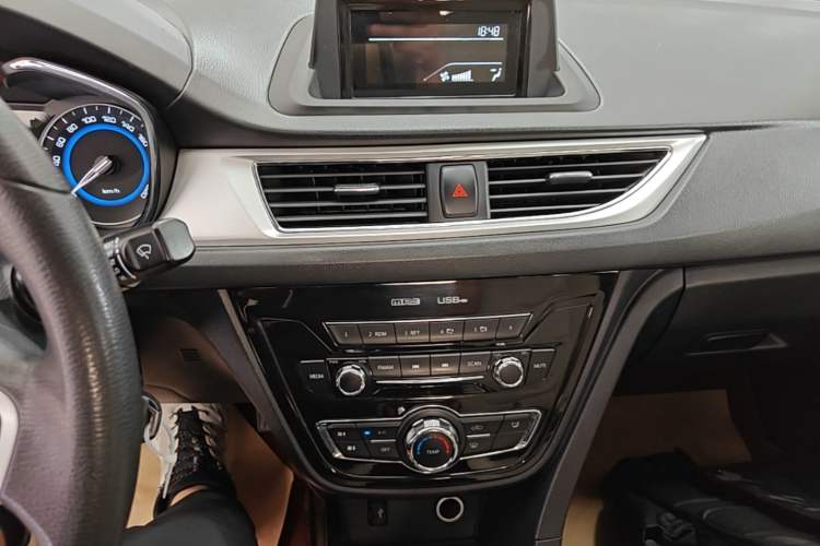 Used CHANGAN Alsvin V7 2016 1.6L Manual LeShang Model China V Standard Audio And AC Panel