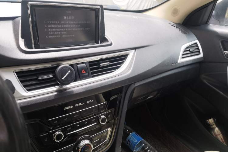 Used CHANGAN Alsvin V7 2016 1.6L Manual Fun Edition China V Standard Audio And AC Panel