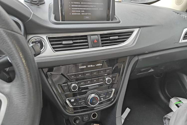 Used CHANGAN Alsvin V7 2016 1.6L Automatic Enjoyment Model China V Standard Audio And AC Panel