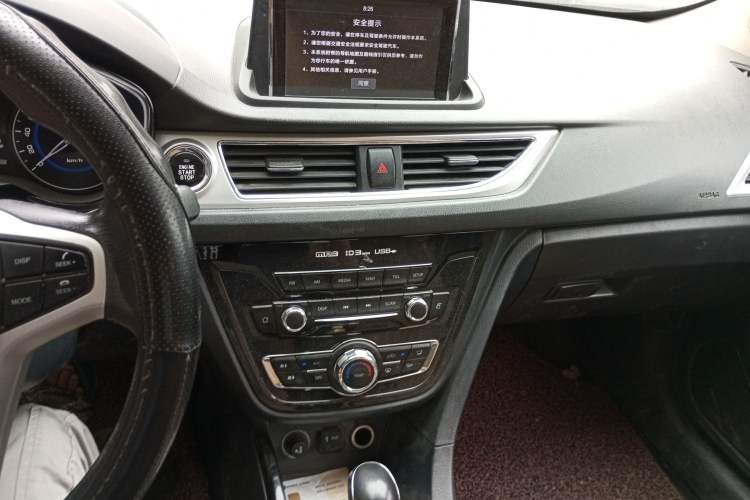 Used CHANGAN Alsvin V7 2016 1.6L Automatic Enjoyment Model China V Standard Audio And AC Panel